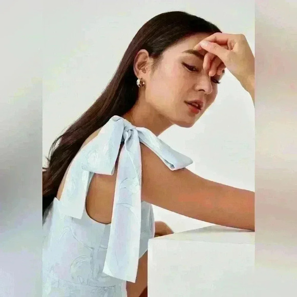 Electra Tie Shoulder Romper in Floral Flutter
by Love, Bonito size XS NWT - Picture 3 of 12